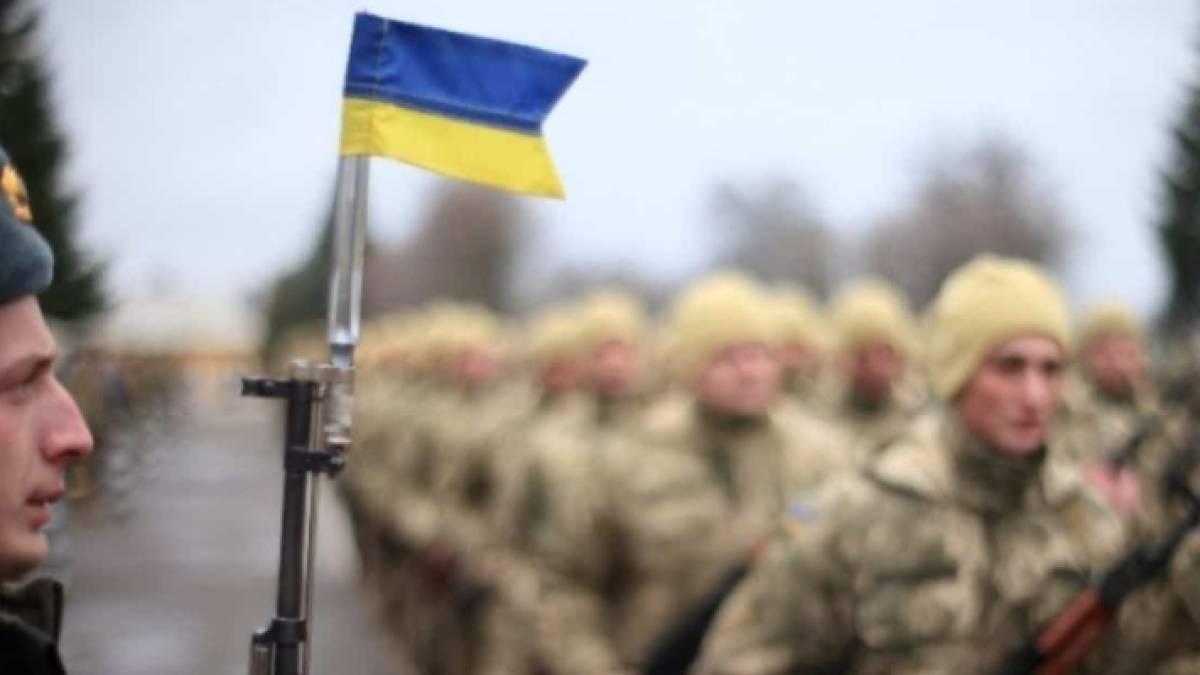 В Україні подовжили воєнний стан і мобілізацію: Зеленський підписав Закони