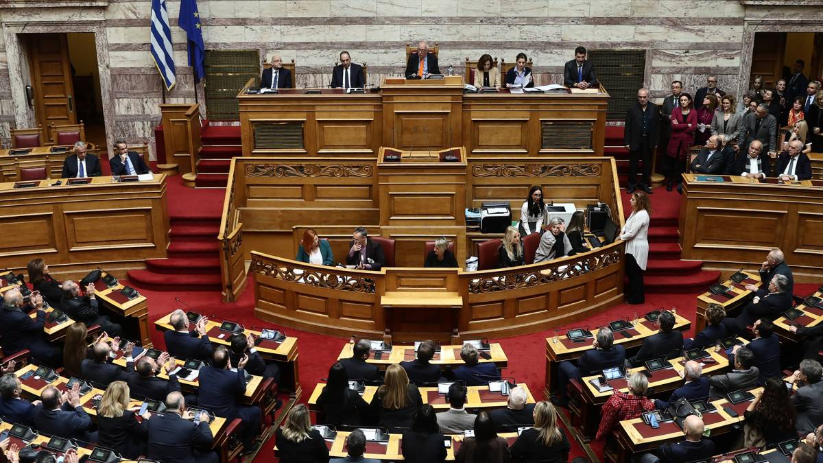Парламент Греції не спромігся обрати президента і з третьої спроби