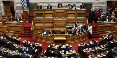 Парламент Греції не спромігся обрати президента і з третьої спроби