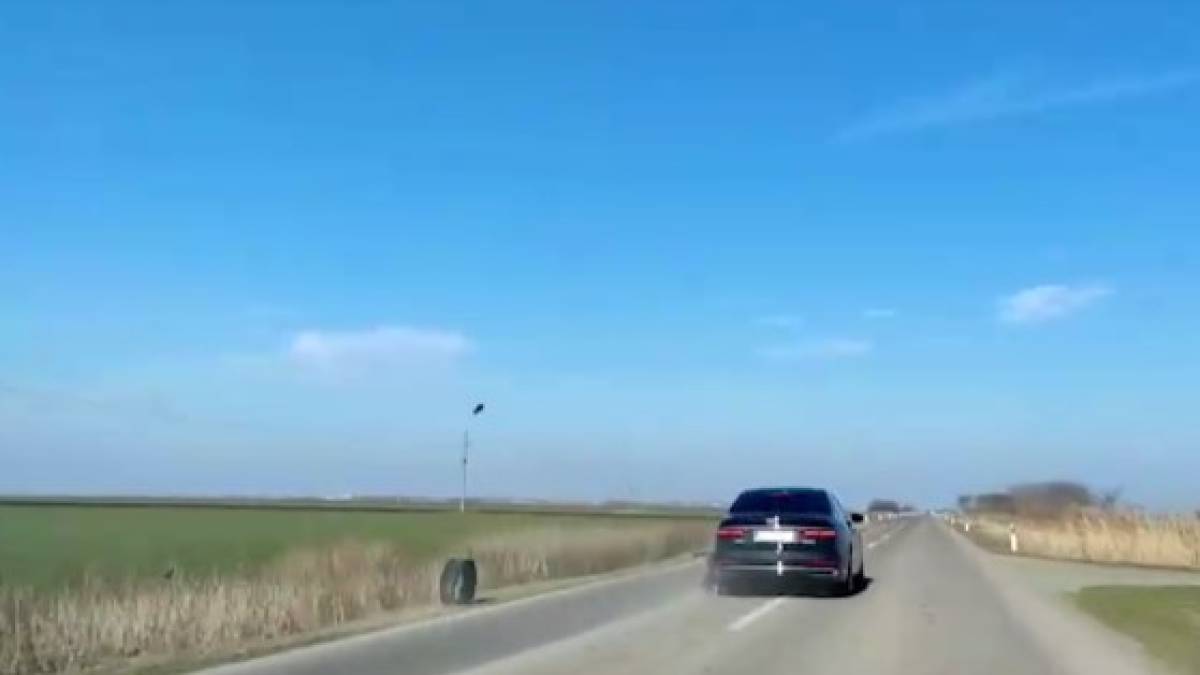У авто з президентом Сербії Вучичем під час руху відвалилось колесо