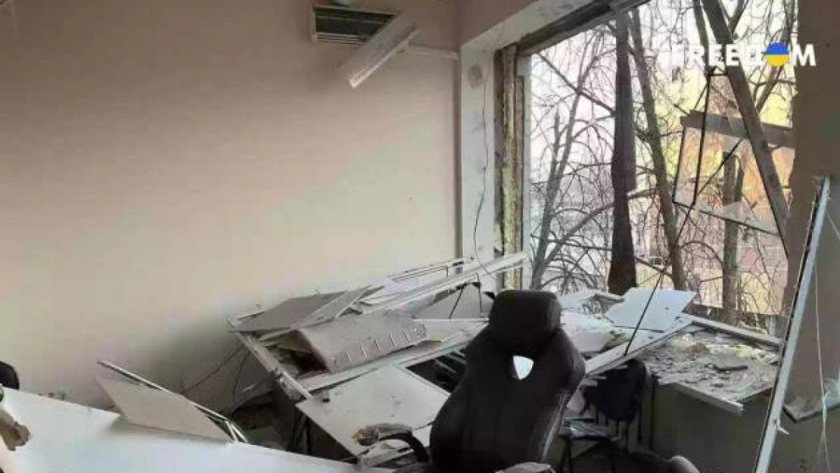 Від ракетної атаки на Київ постраждали офіси телеканалів «FreeДом» та «Дім»