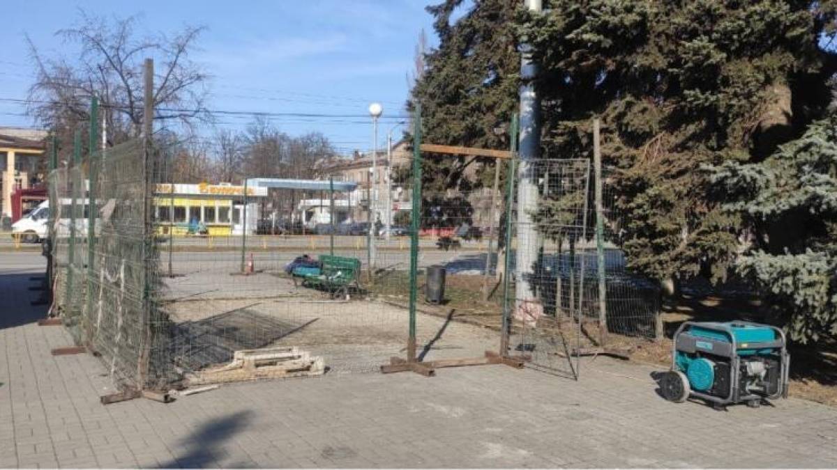У Запоріжжі встановлюють друге укриття-кіоск (фото)