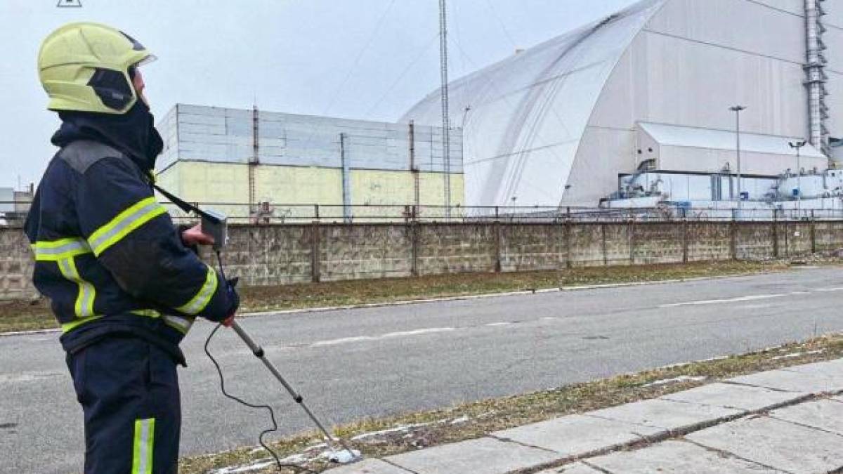Удар російського дрона по саркофагу ЧАЕС: триває розбір захисного покриття
