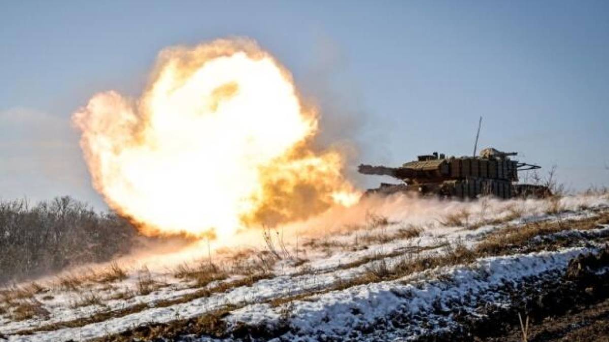 Генштаб ЗСУ – про орієнтовні втрати ворога на 15 лютого: 856660 (+1180) осіб, 23174 (+59) артсистеми, 20927 (+17) ББМ