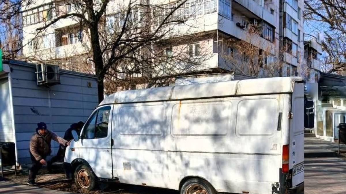 З вулиці спального району Запоріжжя прибрали іржавий «раритет»