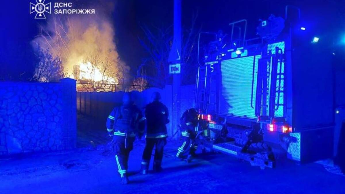 ДСНС Запорізької області: ліквідація наслідків ворожих обстрілів 16 лютого