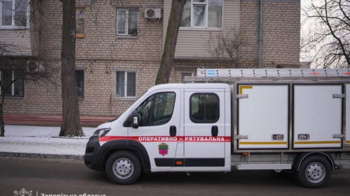 У Запоріжжі продовжують ліквідовувати наслідки ворожого удару