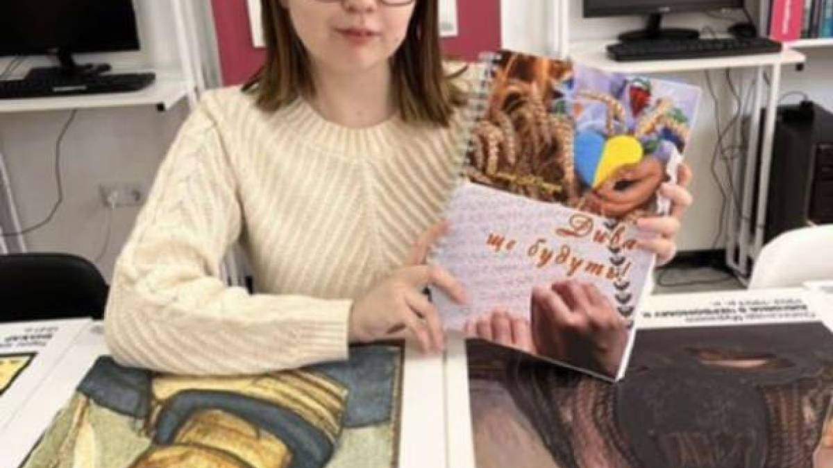Запоріжанка передала рідному місту свою 21-шу книжку