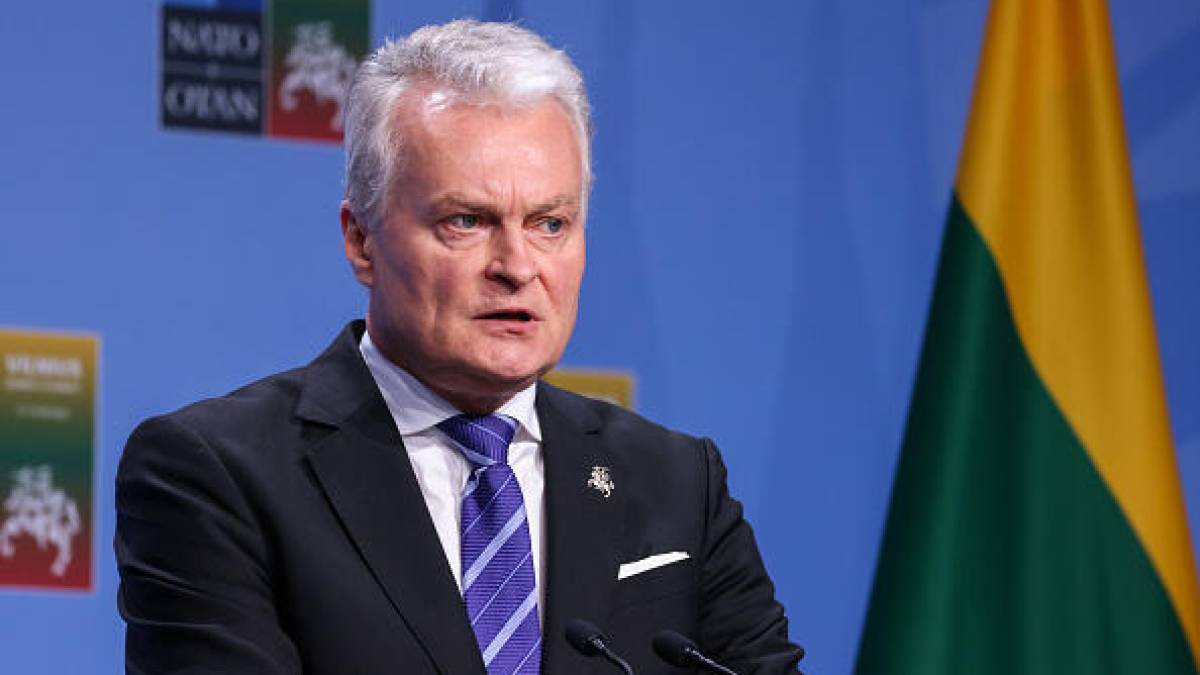 Президент Литви Гітанас Науседа позбавив нагороди Миколу Азарова