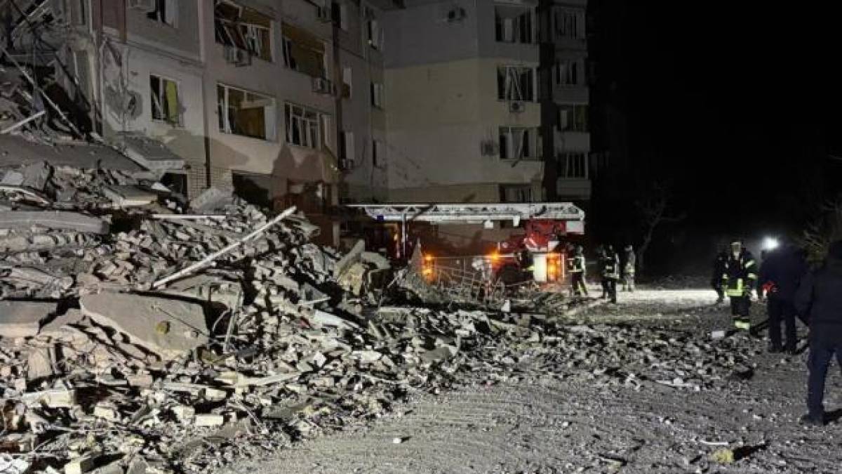 У Херсоні під завалами багатоповерхівки знайшли тіло мами поранених двійнят