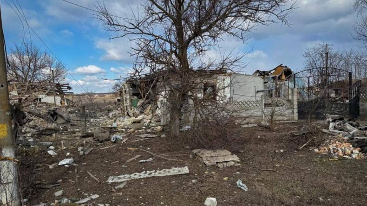 За добу 455 ударів по населених пунктах Запорізької області: поліцейські задокументували наслідки ворожих влучань