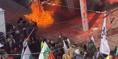 Вандалізм та сутички біля представництва ЄС у Болгарії