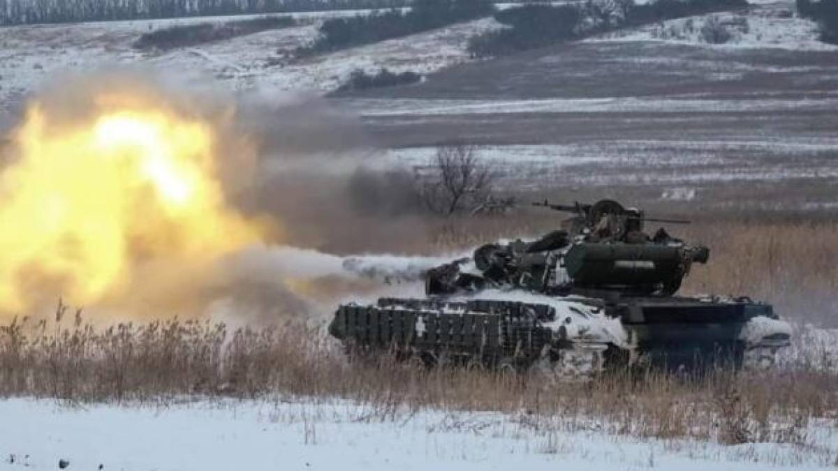 Генштаб ЗСУ — про орієнтовні втрати ворога на 25 лютого: 869530 (+1300) осіб, 23652 (+26) артсистеми, 21168 (+11) ББМ