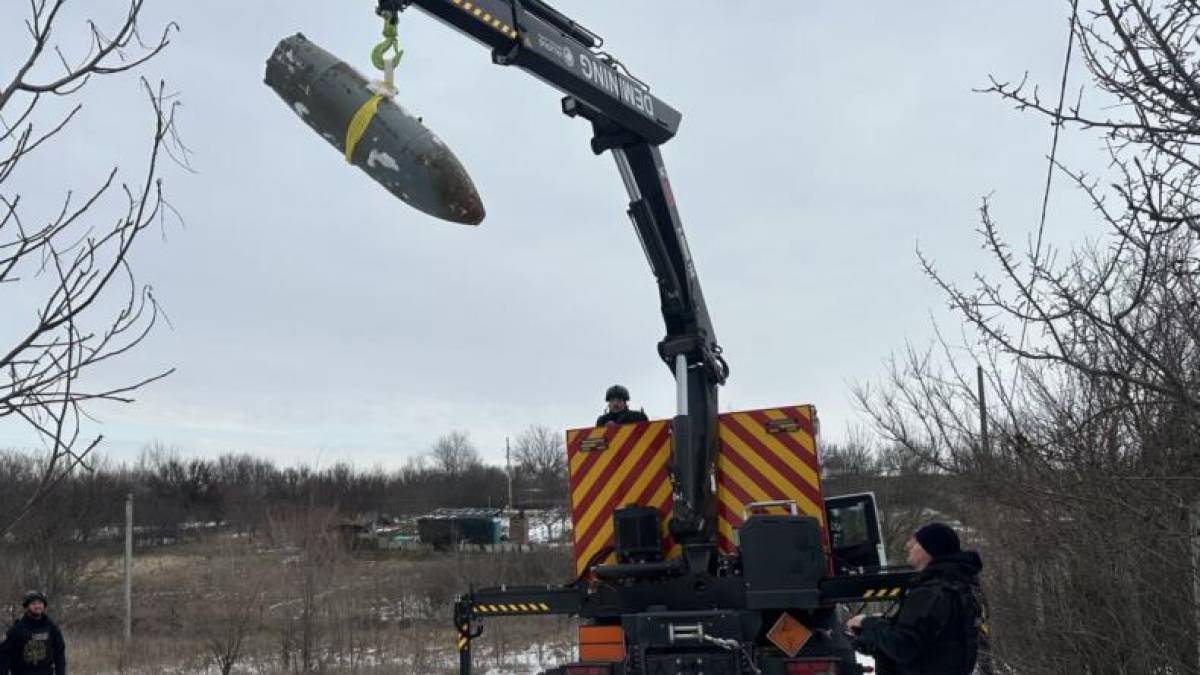 Запоріжжя: сапери ДСНС знешкодили небезпечну авіабомбу вагою півтонни