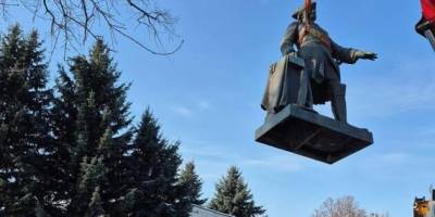 У Полтаві демонтували пам’ятник  російському імператору Петру І