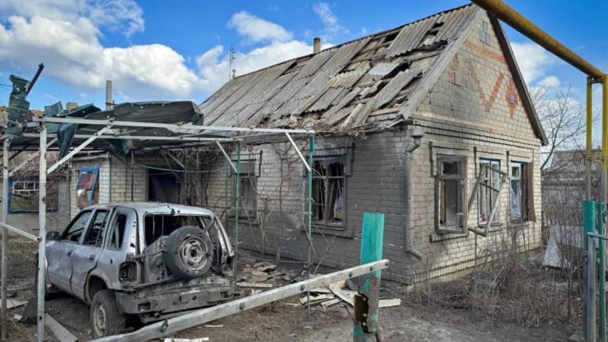 У поліції показали наслідки ворожих обстрілів Запорізької області за минулу добу