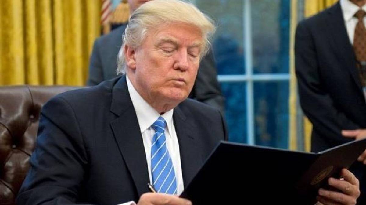 Трамп продовжив надзвичайний стан у США через російську агресію в Україні