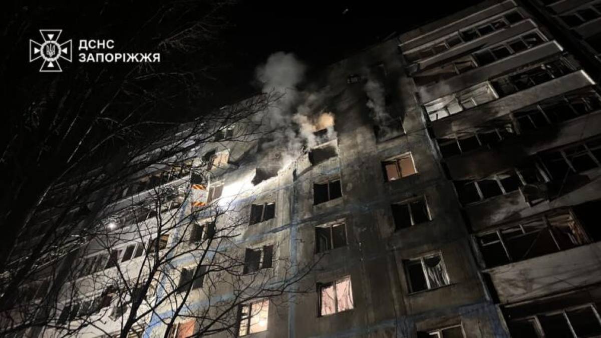 У Запоріжжі внаслідок нічної ворожої атаки постраждала жінка