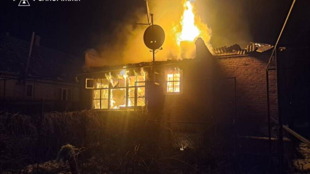 ДСНС Запорізької області: ліквідація наслідків ворожих обстрілів 27 лютого