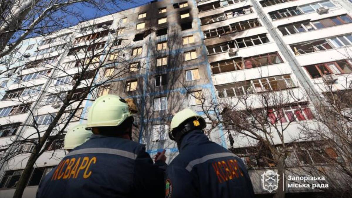 У трьох районах Запоріжжя продовжують ліквідовувати наслідки нічної атаки БпЛА