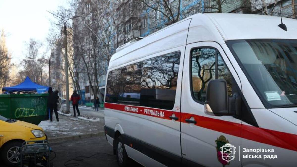 У трьох районах Запоріжжя продовжують ліквідовувати наслідки нічної атаки БпЛА