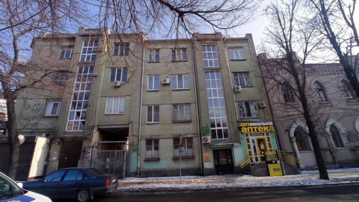 В Театральному домі оновлюють вікна