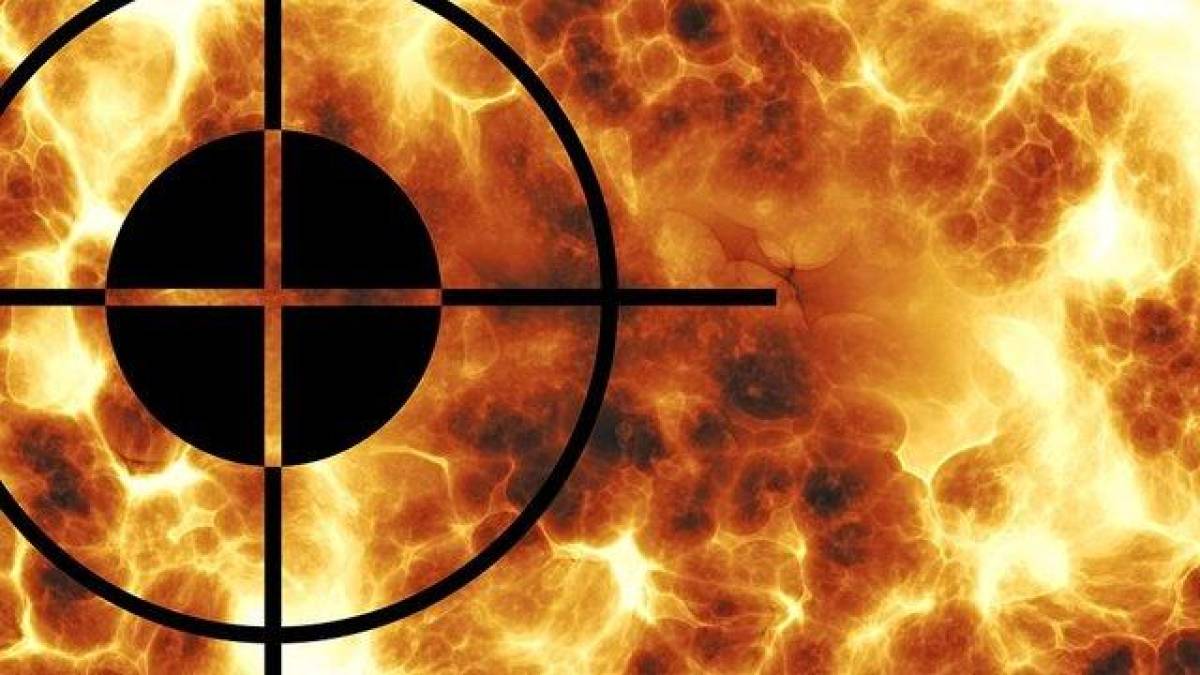 росія вдарила по Одесі балістикою: двоє поранених, пошкоджена припортова інфраструктура та цивільне судно