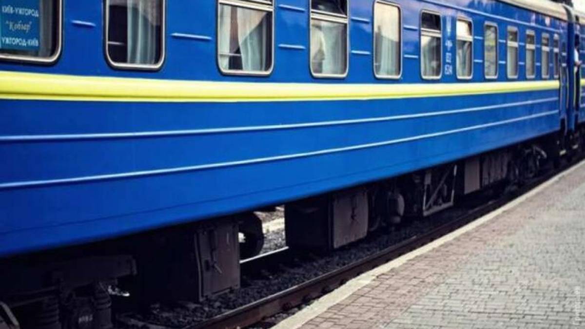 «Укрзалізниця» запускає три додаткові «весняні» потяги: які маршрути