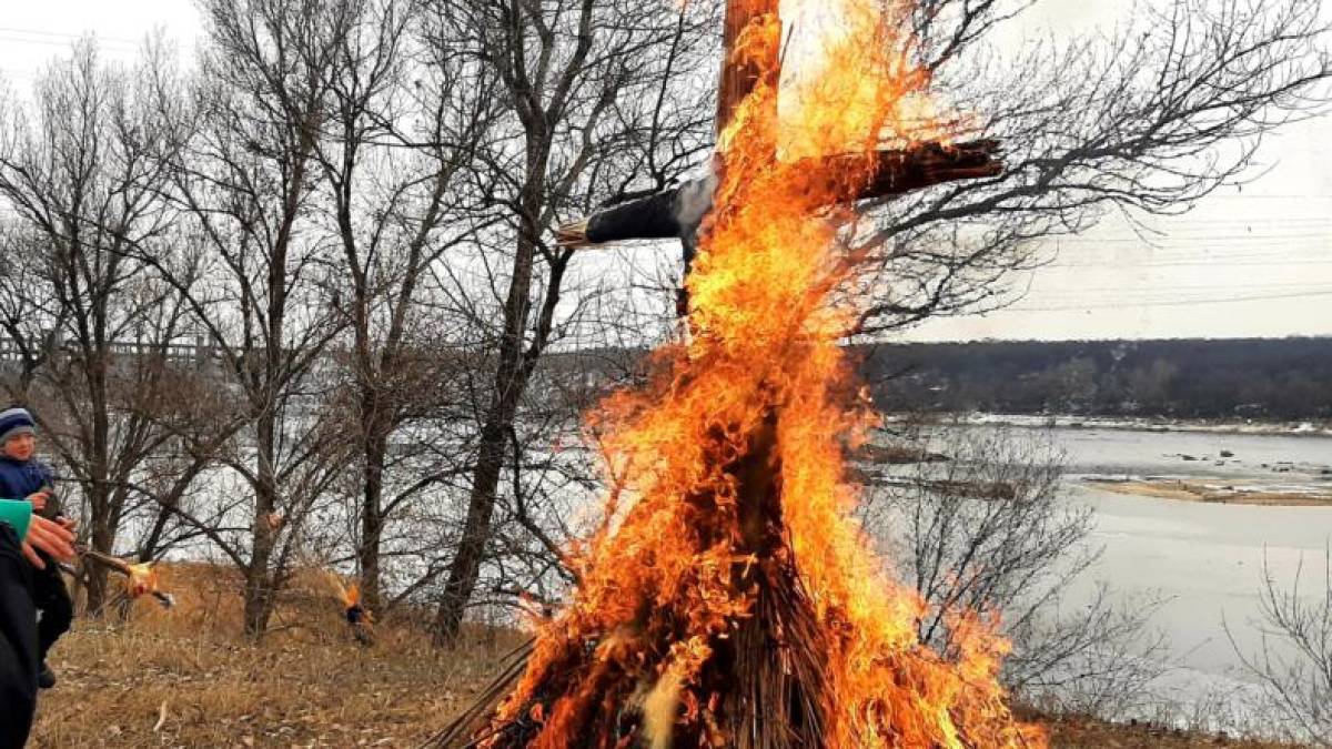 Запоріжці спалили відповідне опудало в урочищі Сагайдачному