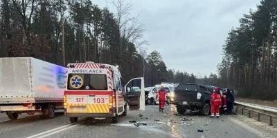 На трасі під Києвом сталася ДТП із чотирма авто, є постраждалі