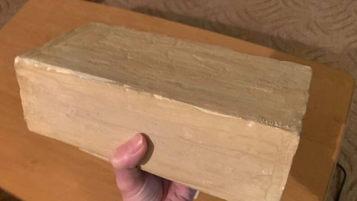 Заради відновлення пошкодженої обстрілами історичної забудови в Києві почали виробництво жовтої цегли