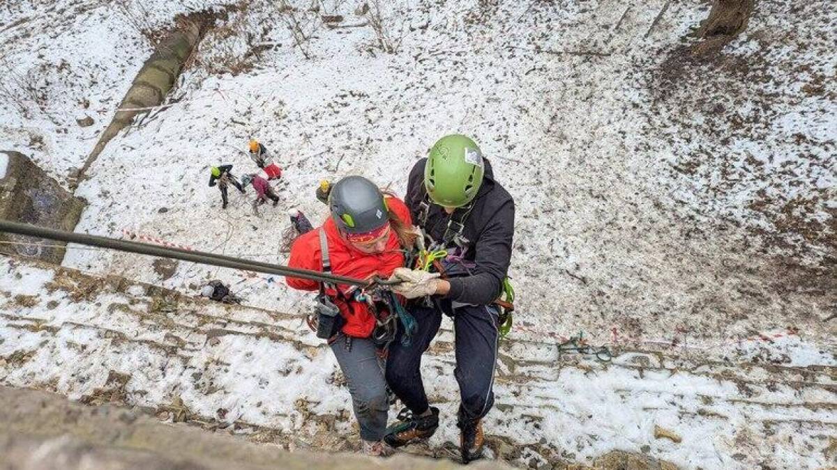 Запорізькі юні туристи взяли участь у змаганнях «Сніговий Барс — 2025»