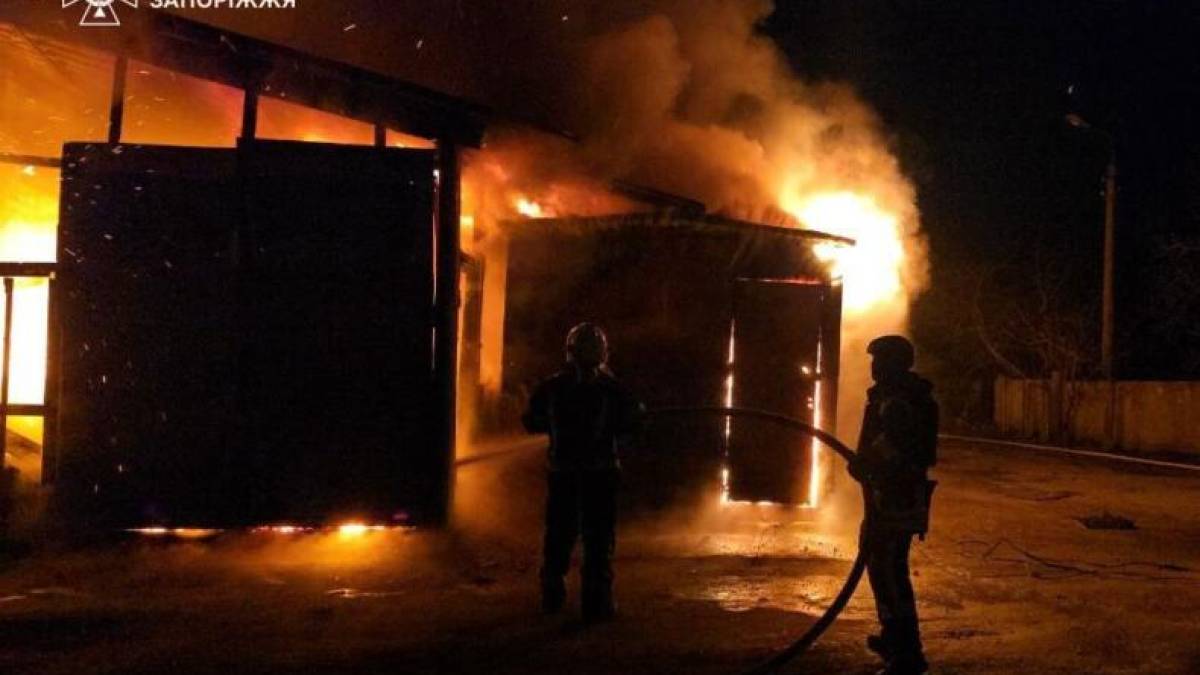 У Запоріжжі ворожий дрон спричинив масштабну пожежу на підприємстві