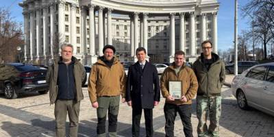 Польська ініціатива «Позашляховики на фронт» передала військовим 309 автомобілей