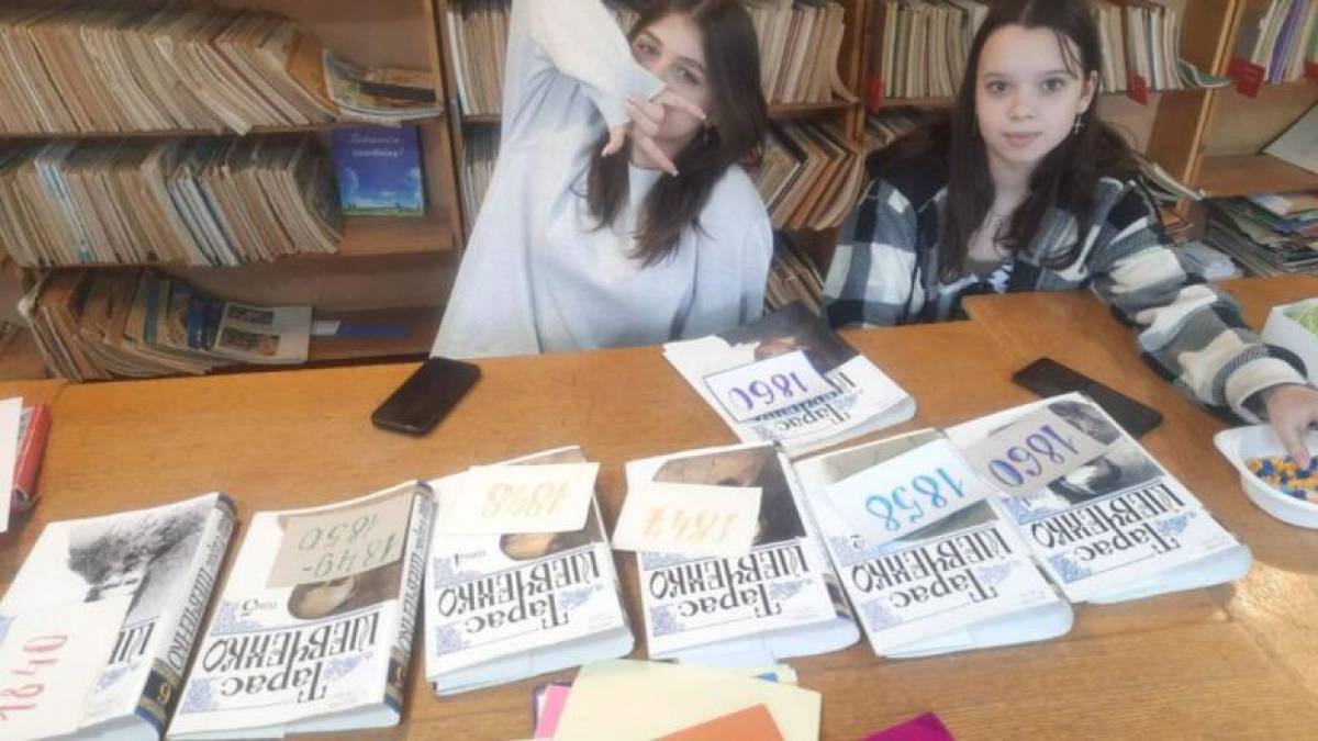 Малювали хату в Моринцях, та обирали улюблені рядки Шевченка