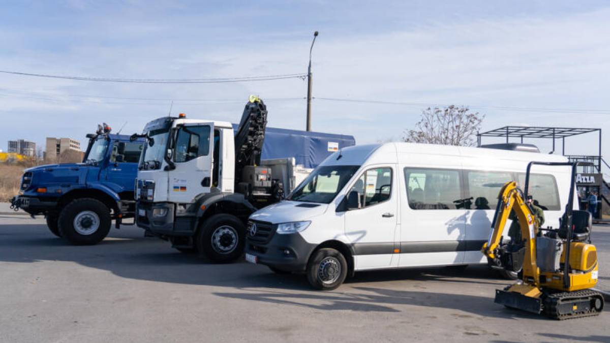 Запорізька область отримала потужну гуманітарну допомогу у вигляді спецтехніки з Німеччини (фото, відео)