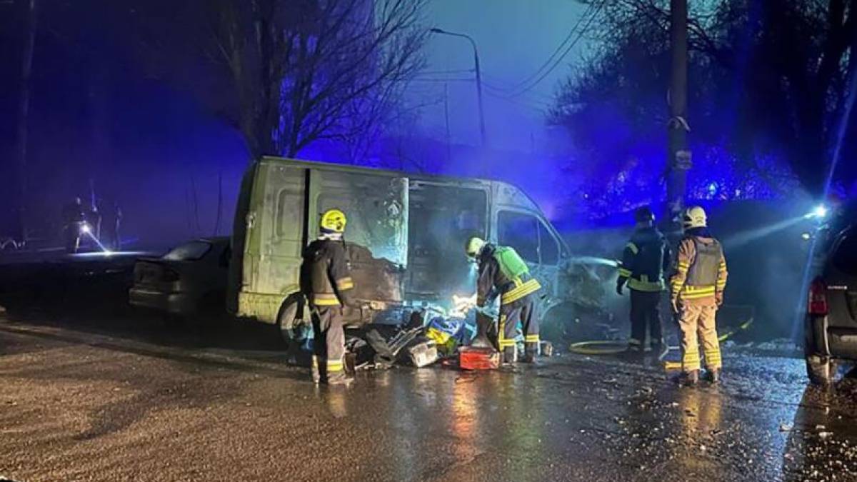 Мешканець Запоріжжя через ревнощі спалив автівку військового