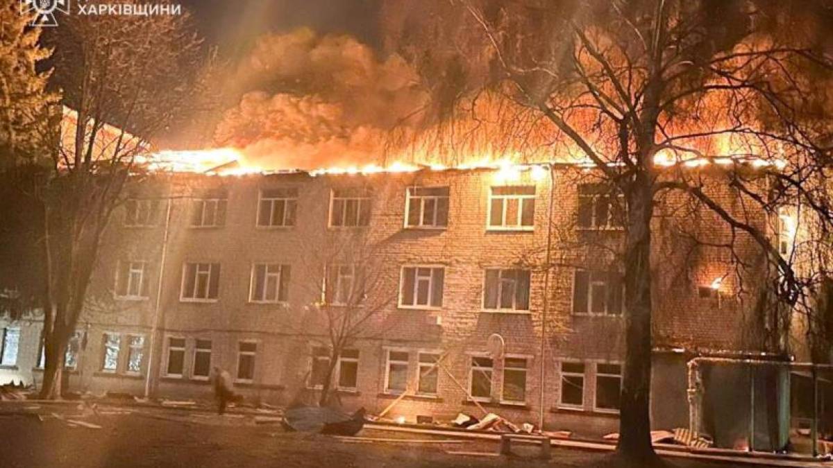 Харківщина: ворог завдав удару по лікарні, повторний — по рятувальниках