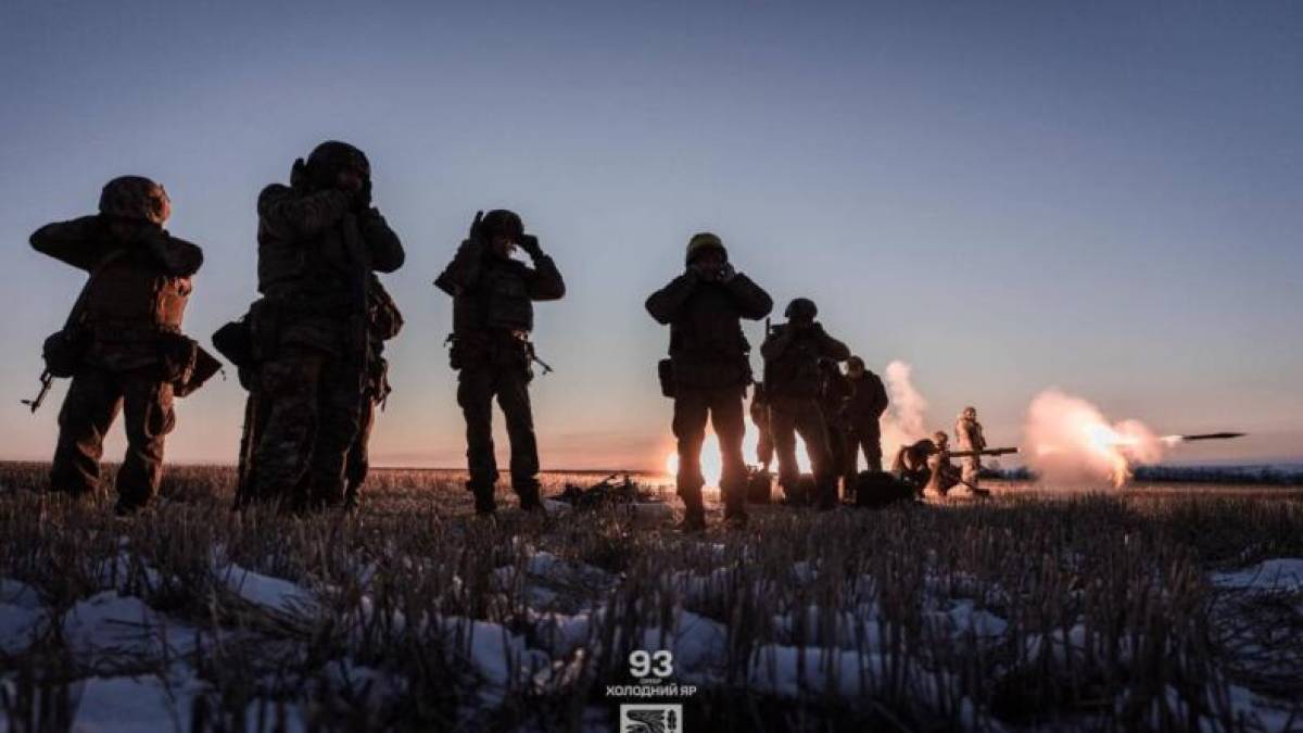Генштаб ЗСУ — про орієнтовні втрати ворога на 15 березня: 892840 (+1180) осіб, 24483 (+28) артсистеми, 21458 (+15) ББМ