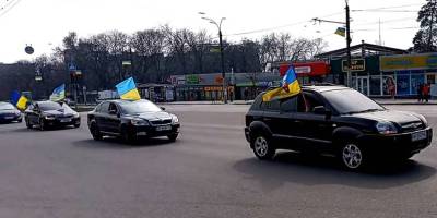 У Запоріжжі пройшов автопробіг на підтримку полонених та зниклих (ВІДЕО)