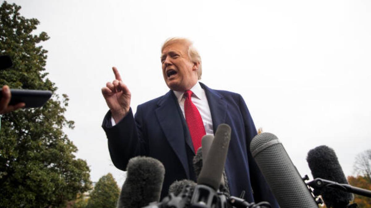 Трамп заявив, що у вівторок обговорить із Путіним припинення війни в Україні