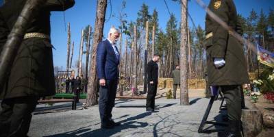 Президенти України і Чехії відвідали Мощун, де вшанували пам’ять загиблих воїнів