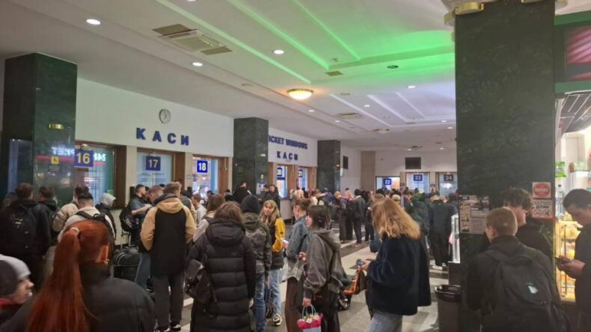 Триває відновлення онлайн-сервісів після збою, як працюють каси: подробиці від «УЗ»