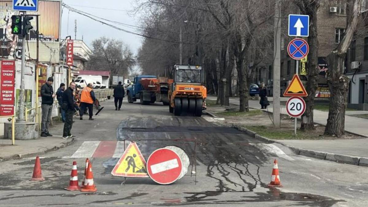 У центрі Запоріжжя відремонтували проблемну дорогу (фото)
