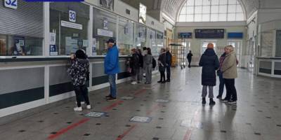 В касах «Укрзалізниці» квитки на всі поїзди продають виключно на 25 і 26 березня