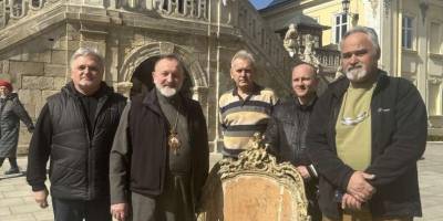 Викрадене священниками РПЦ крісло митрополита Шептицького повернули до Львова