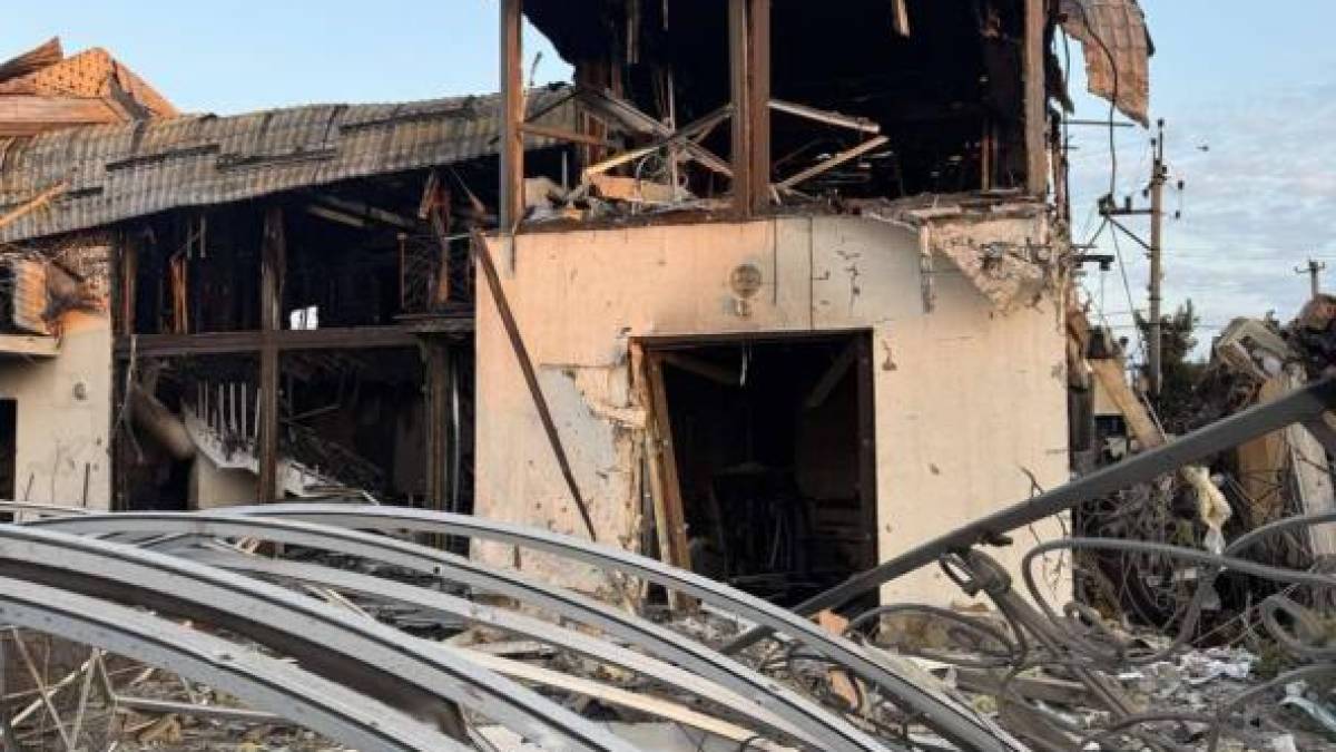Друзі просять надати допомогу родині, яка через обстріл втратила житло у Нижній Хортиці