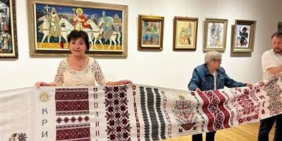 Вишитий рушник єднання з Тернопільщини розгорнули у Чикаго