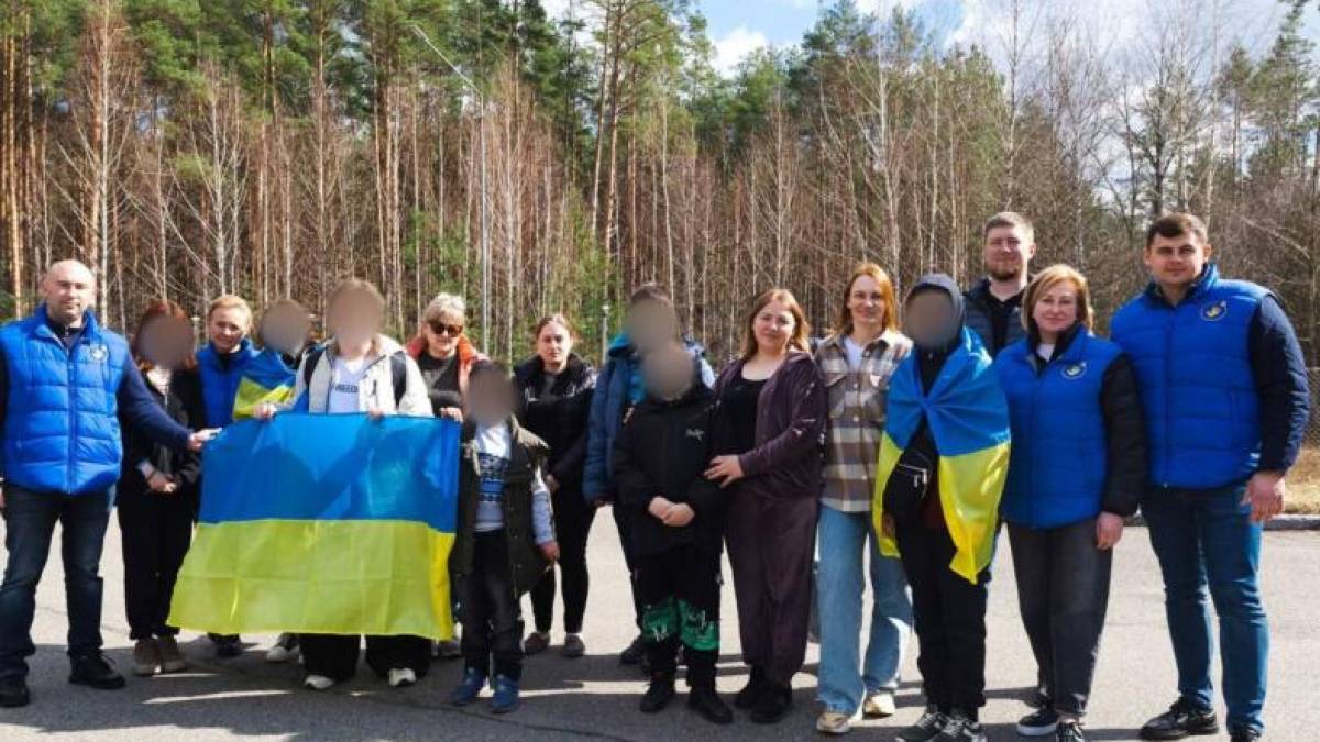 Пʼять українських дітей вдома та возз’єдналися з рідними