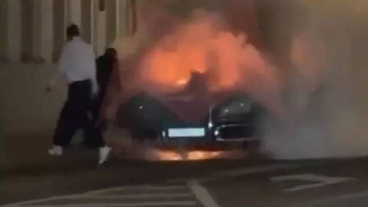 Лімузин з автопарку путіна вибухнув у москві (відео)